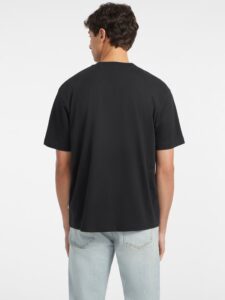 GUESS JEANS GJ SS CN OS LOGO EMB TEE ΜΠΛΟΥΖΑ ΑΝΔΡΙΚΟ | BLACK