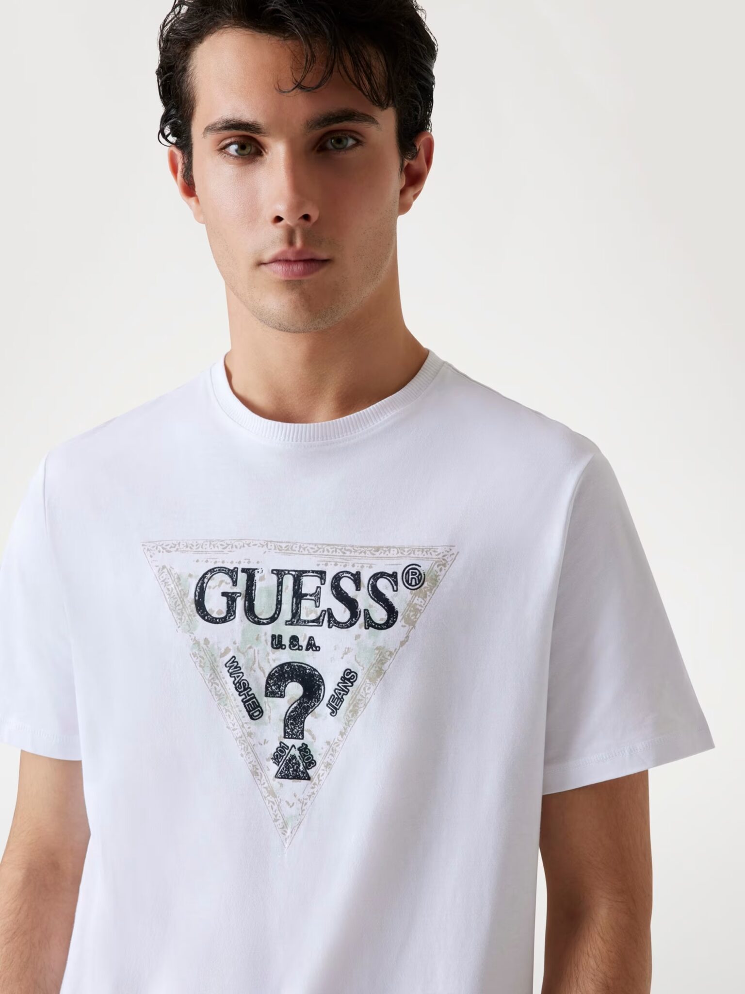 GUESS  TRIANGLE TEE ΜΠΛΟΥΖΑ ΑΝΔΡΙΚΟ | WHITE GUESS  TRIANGLE TEE ΜΠΛΟΥΖΑ ΑΝΔΡΙΚΟ | WHITE