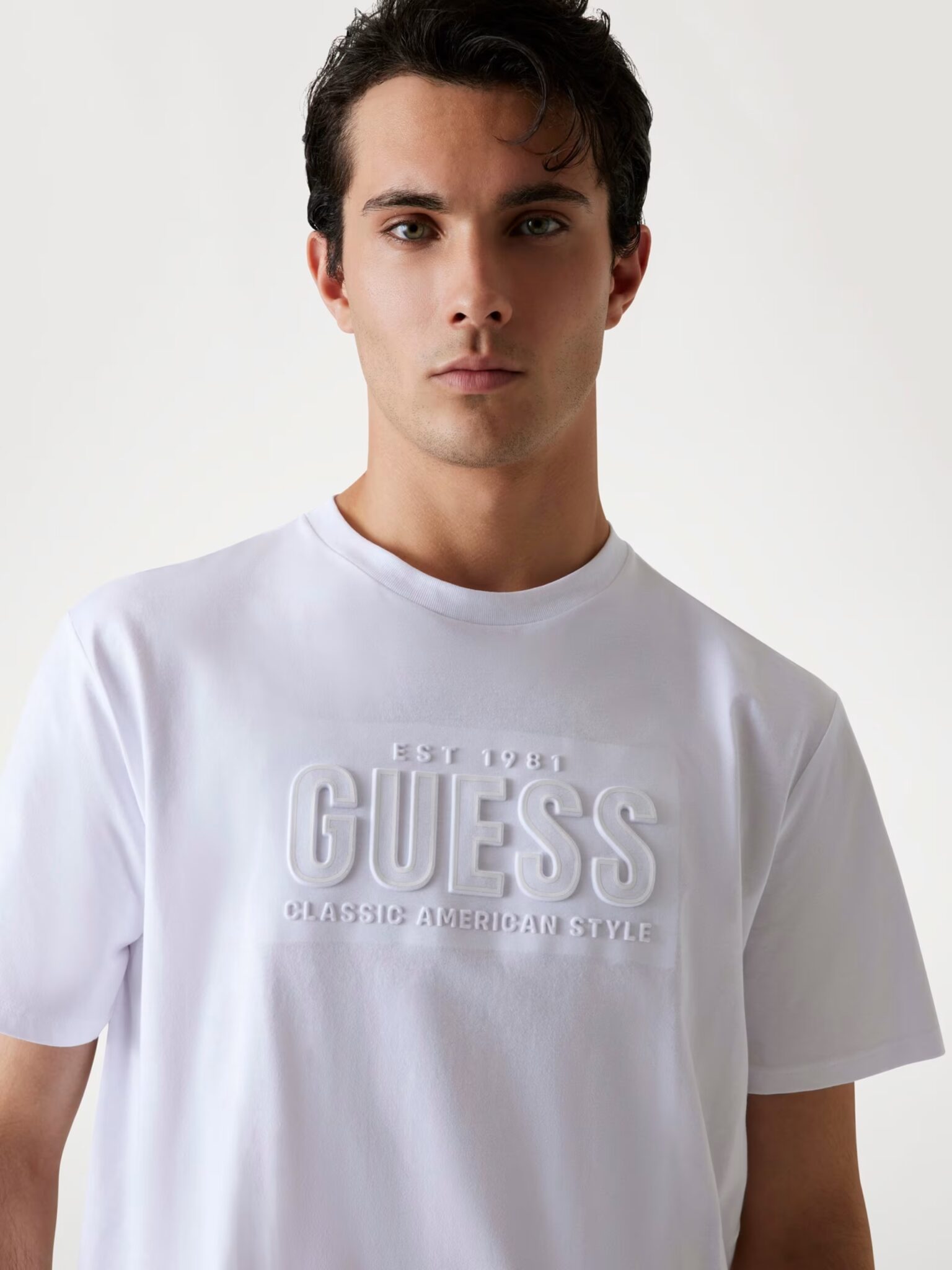 GUESS  EMBOSSED LOGO TEE ΜΠΛΟΥΖΑ ΑΝΔΡΙΚΟ | WHITE GUESS  EMBOSSED LOGO TEE ΜΠΛΟΥΖΑ ΑΝΔΡΙΚΟ | WHITE