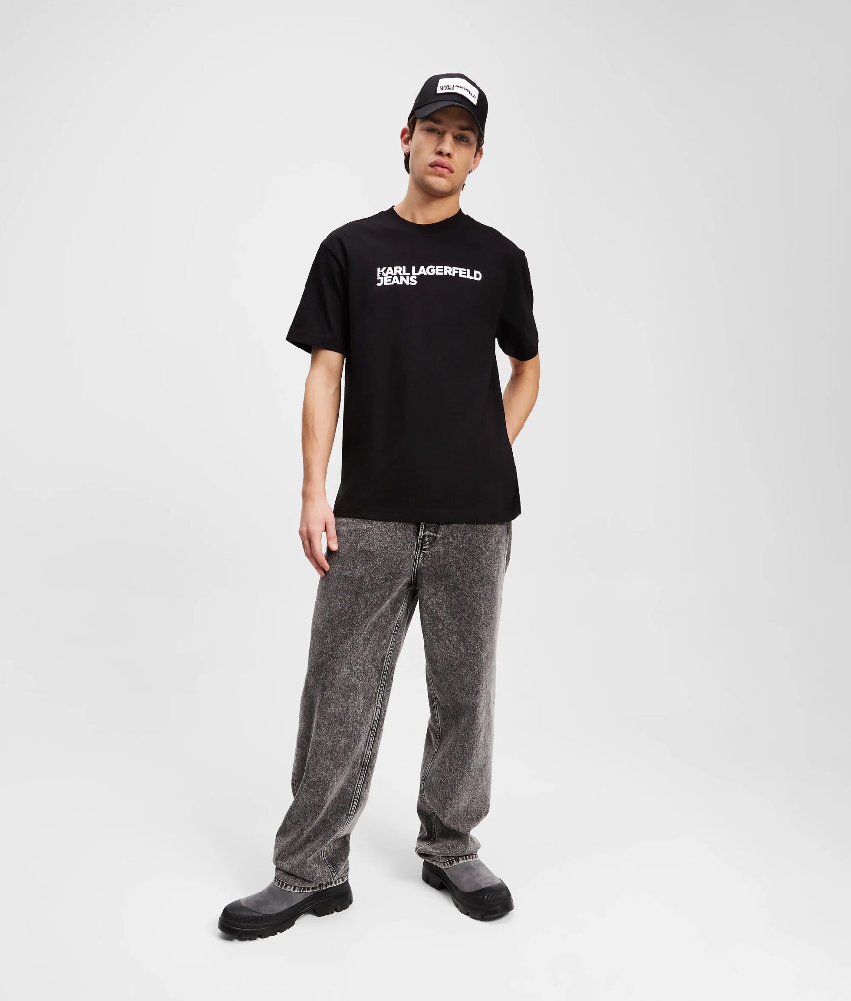 KARL LAGERFELD JEANS KLJ REG SS ESSENTIAL TEE A1M17002-71 | BLACK KARL LAGERFELD JEANS KLJ REG SS ESSENTIAL TEE A1M17002-71 | BLACK