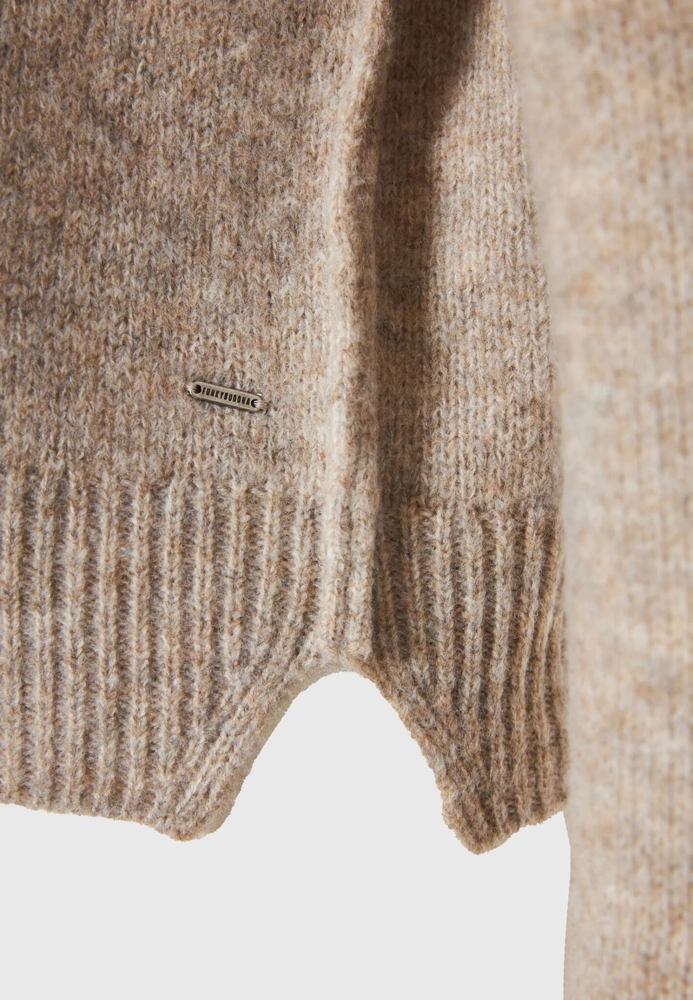 FUNKY BUDDHA ΓΥΝΑΙΚΕΊΟ ΠΛΕΚΤΌ ΜΕ ΛΑΙΜΌΚΟΨΗ | BEIGE FUNKY BUDDHA ΓΥΝΑΙΚΕΊΟ ΠΛΕΚΤΌ ΜΕ ΛΑΙΜΌΚΟΨΗ | BEIGE