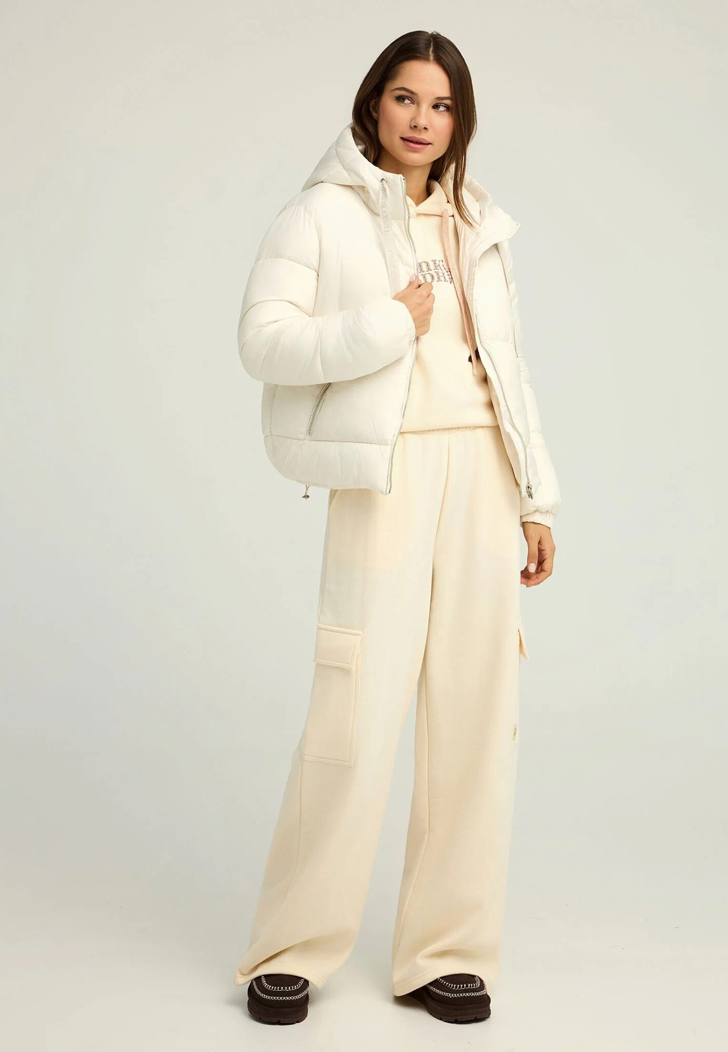 GUESS ATHLEISURE 4G AOP FULL ZIP JACKET ΜΠΟΥΦΑΝ ΓΥΝΑΙΚΕΙΟ | BLACK