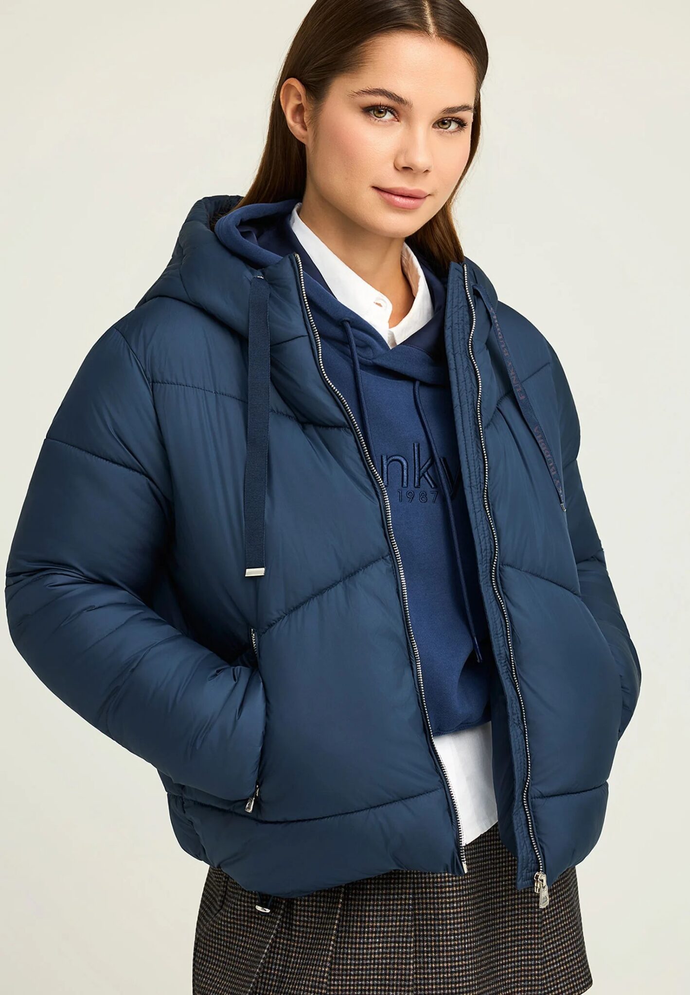 GUESS ATHLEISURE 4G AOP FULL ZIP JACKET ΜΠΟΥΦΑΝ ΓΥΝΑΙΚΕΙΟ | BLACK