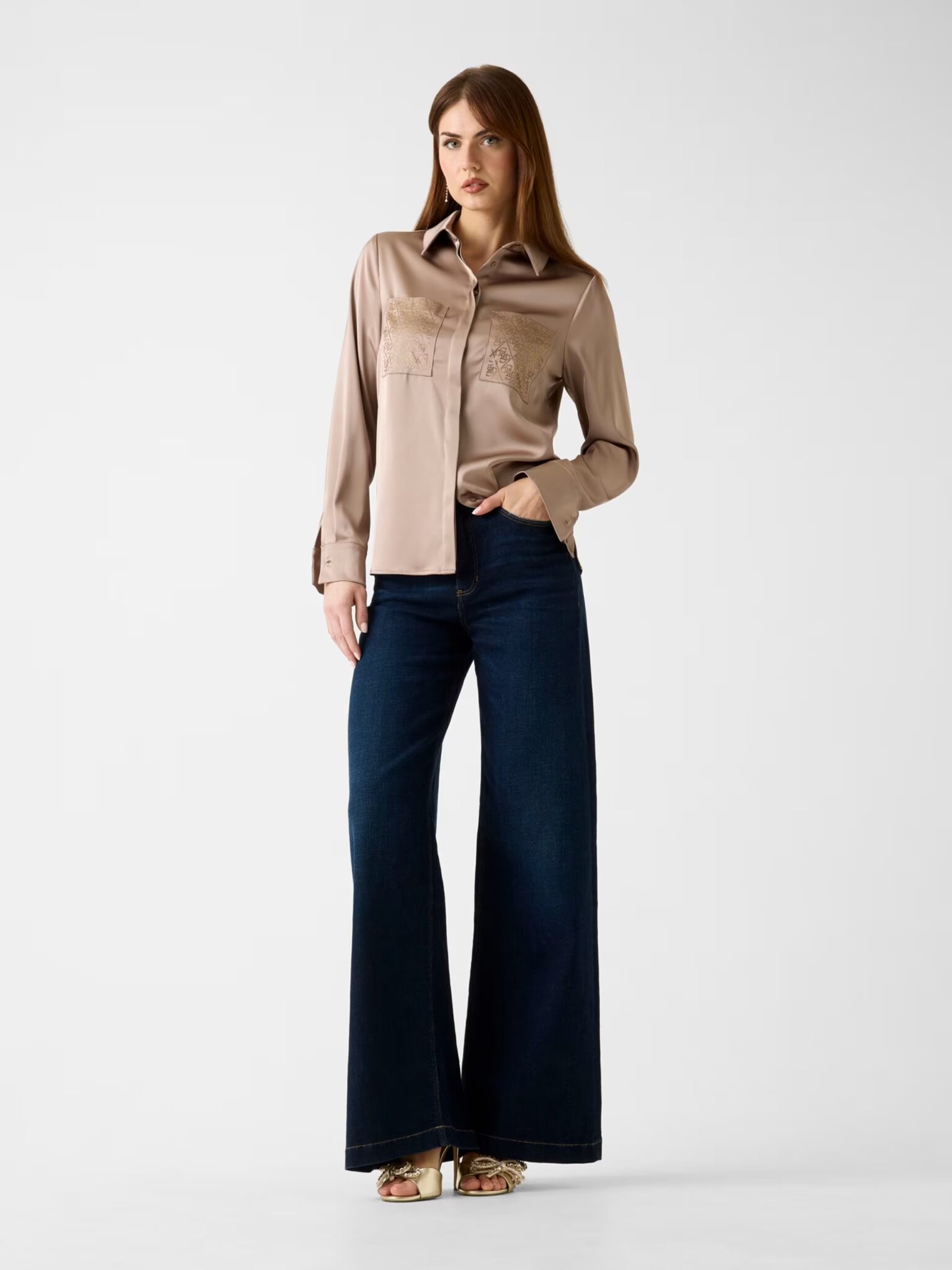 GUESS LS CN LEO TRIANGLE TEE W6RI33J1314 | BLACK