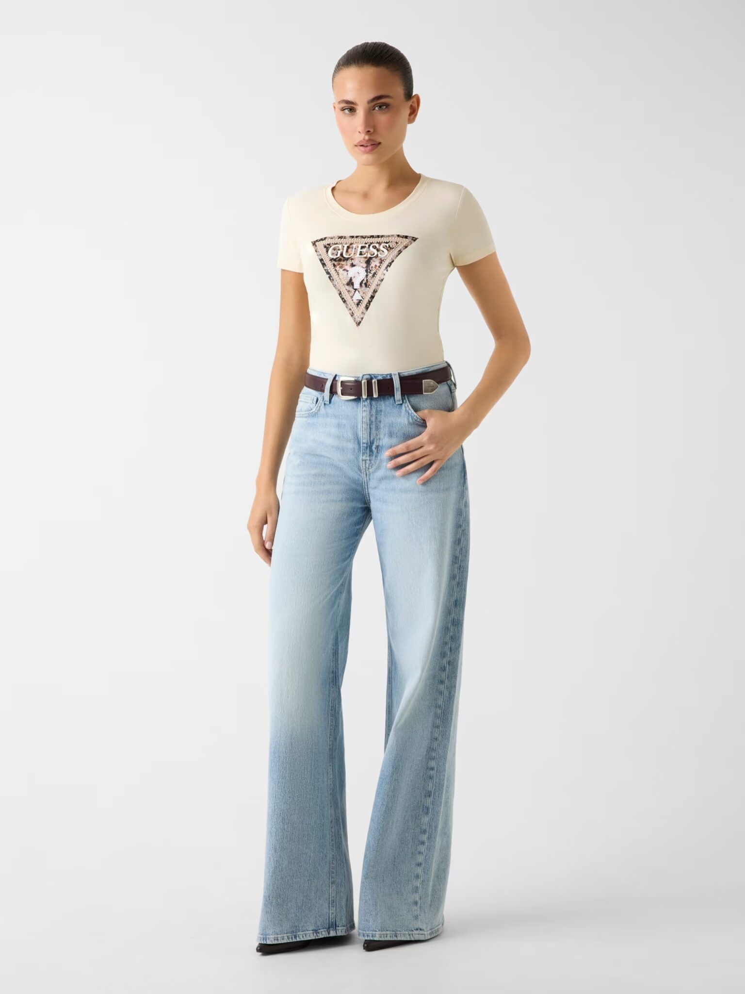 GUESS SS CN LEO TRIANGLE TEE W6RI32J1314 | OFF WHITE GUESS SS CN LEO TRIANGLE TEE W6RI32J1314 | OFF WHITE